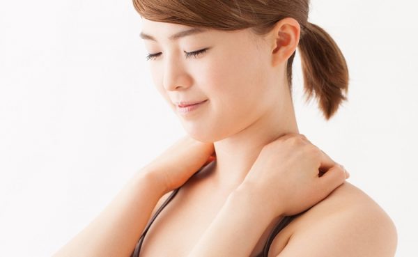 【動画あり】気持ちイイ！肩こりを自分で解消するマッサージのやり方