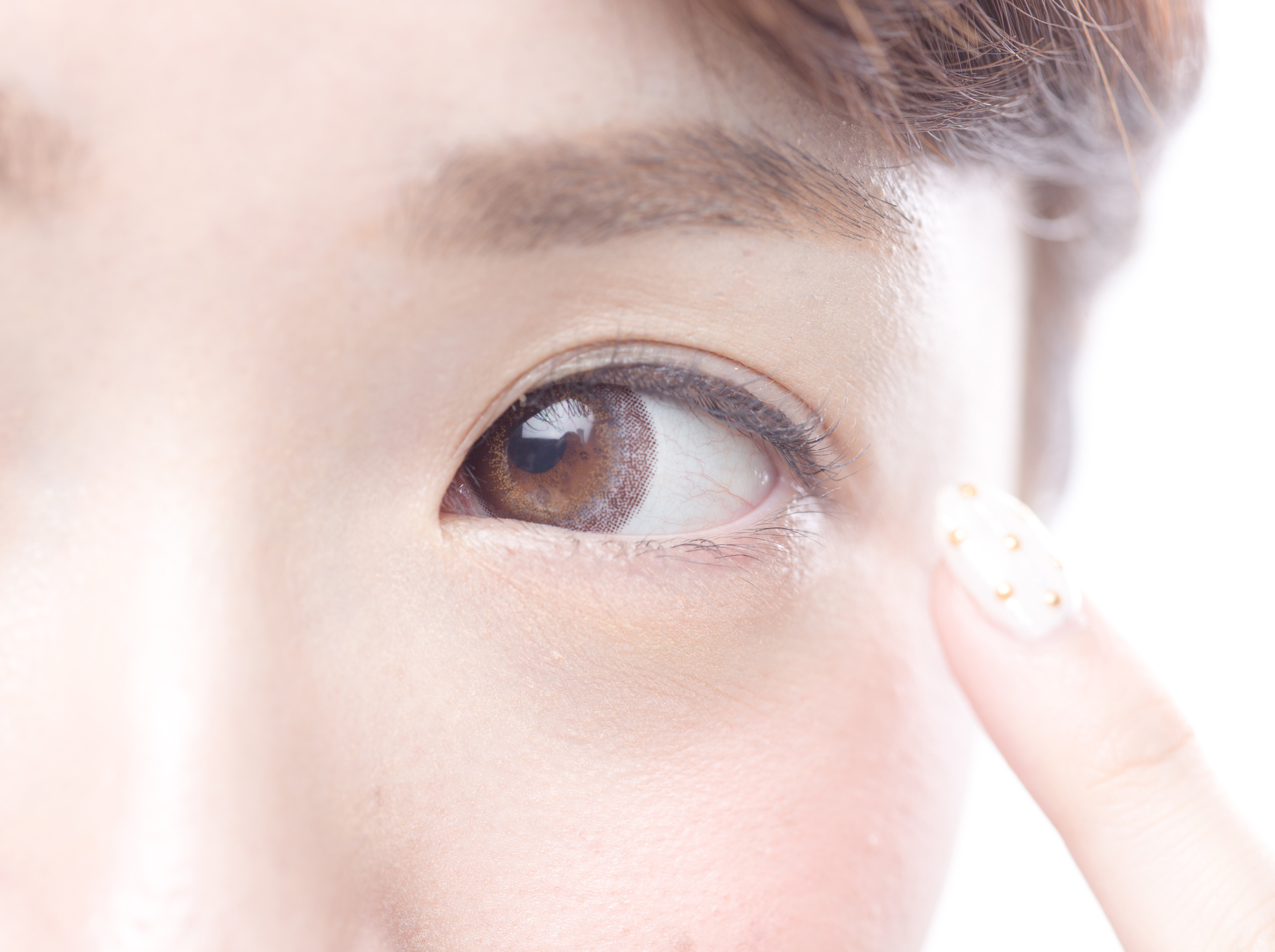 目の腫れを治す方法